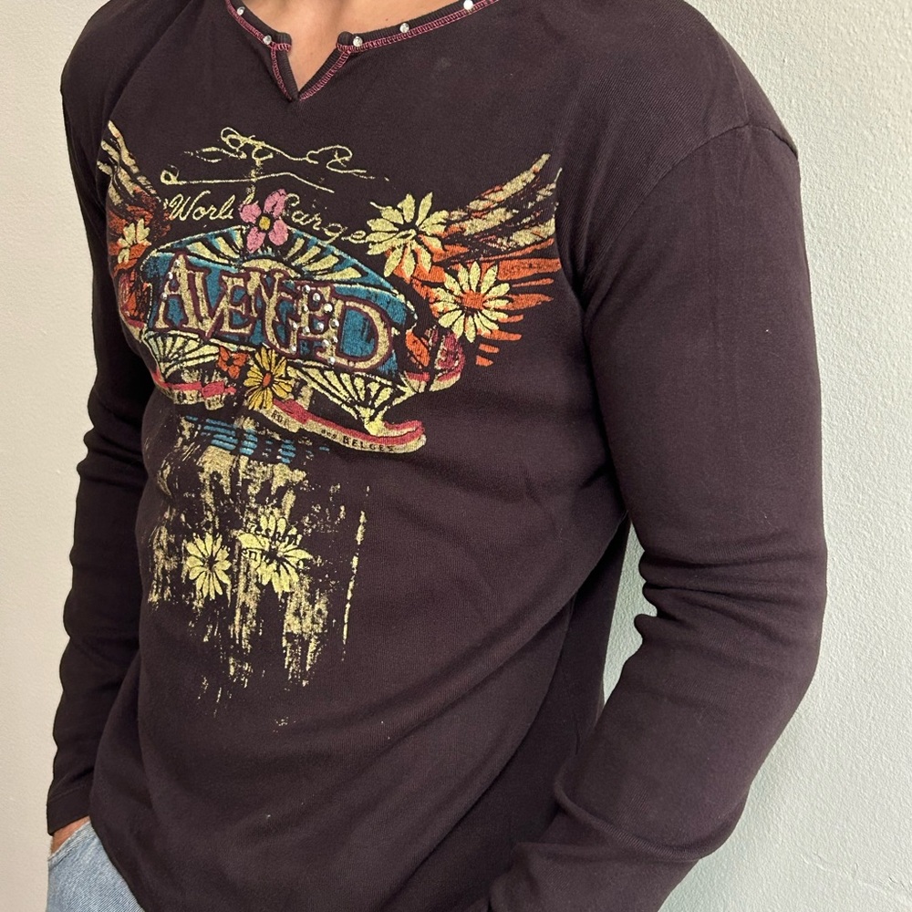 Vintage look Kelso Fashion Graphic Long Sleeve V-Neck Top | Small